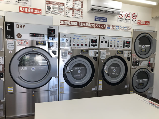 洗濯から乾燥までノンストップ洗濯乾燥機が2台。